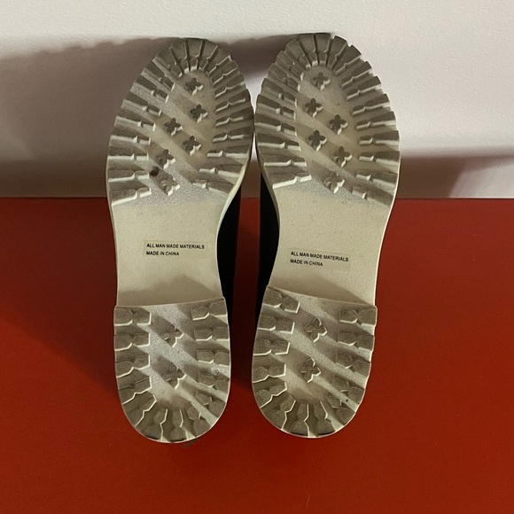 DV by Dolce Vita Rielle Black Ankle Booties in excellent condition. - Picture 8 of 8